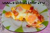 Яичница-болтунья с помидорами и колбасой