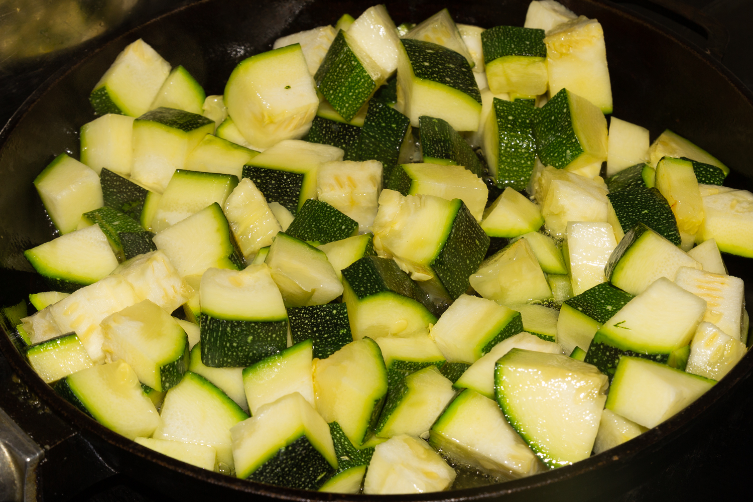 обжаренный кабачок по рецепту Кабачки, тушенные с зелёным горошком