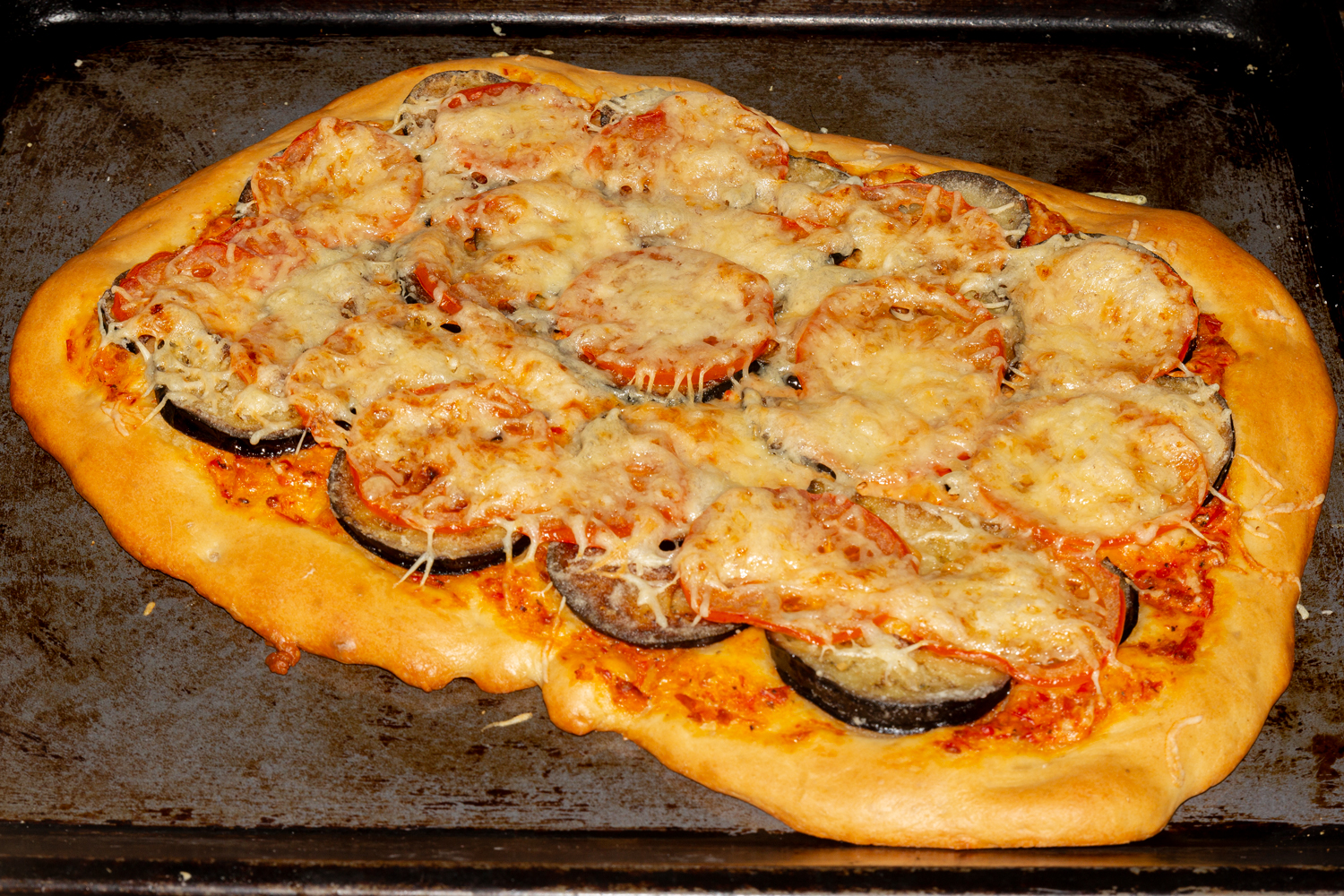 готовая пицца по рецепту Бездрожжевая пицца с баклажанами и помидорами