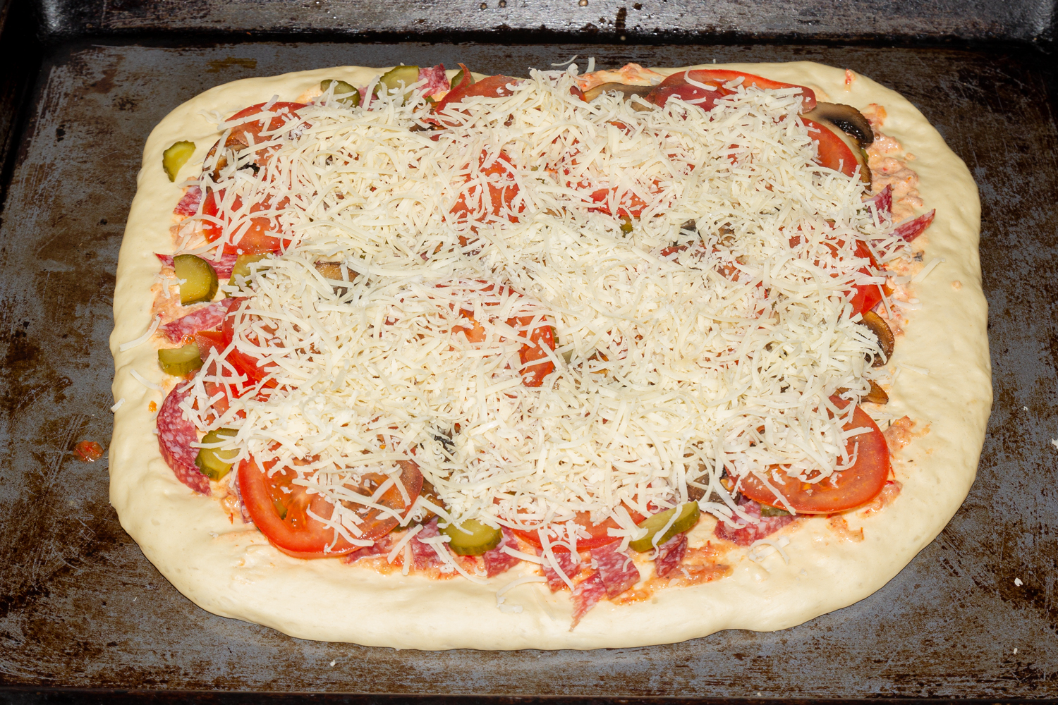 пицца посыпанная сыром по рецепту Домашняя пицца