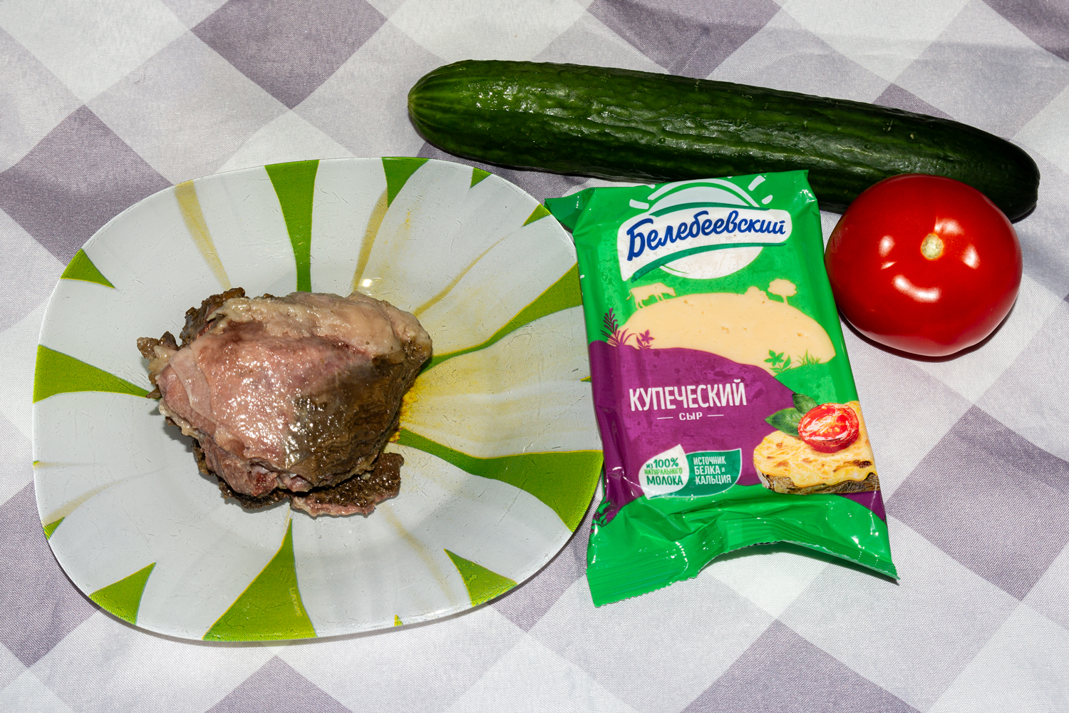 продукты для рецепта Салат с курицей, огурцами, помидорами и сыром