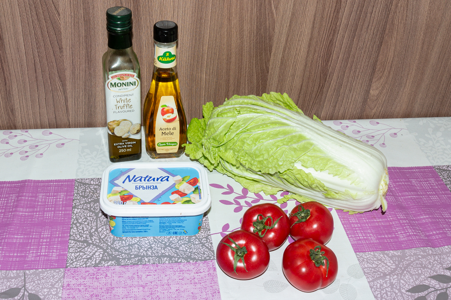 продукты для рецепта Салат из пекинской капусты с брынзой и помидорами