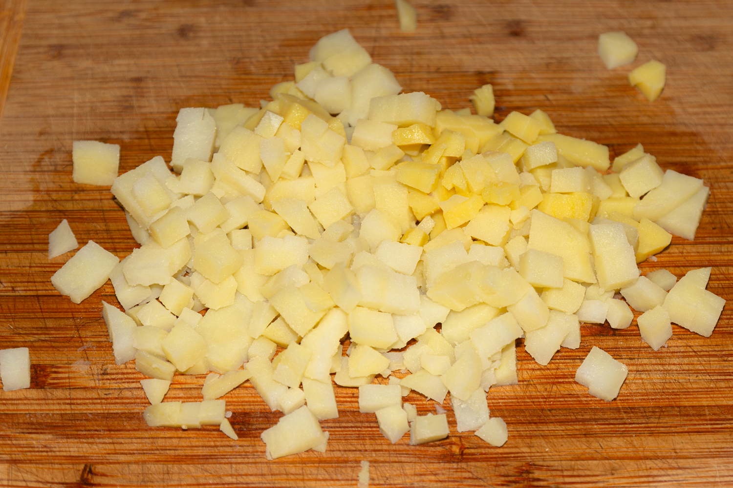 нарезанный картофель по рецепту Окрошка по-вятски