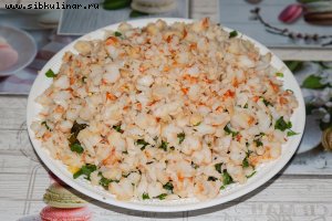 Салат с креветками и морской капустой