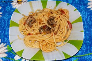 Спагетти с курицей в томатном соусе