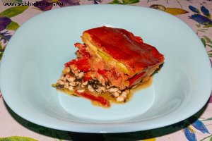 Запеканка из цукини и фарша с овощами