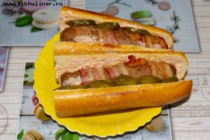 Хот-дог с беконом