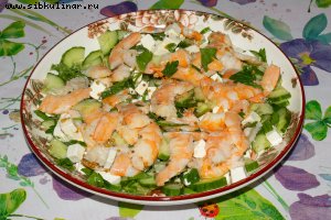 Овощной салат с креветками и сыром Фета