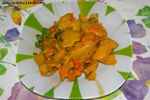 Тушеные кабачки с морковью и помидорами