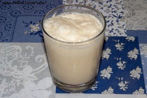 Коктейль из мороженого с яблочным соком