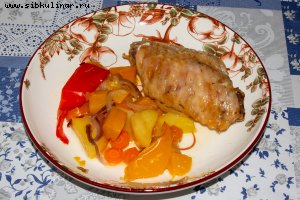 Крылья индейки запеченные с овощами