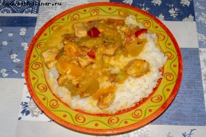 Рагу с курицей, кабачками и сметаной