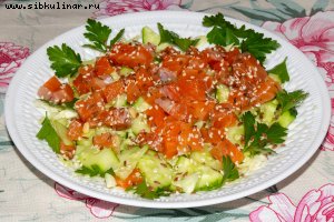 Салат с красной рыбой и огурцом