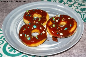 Пончики, покрытые шоколадом