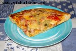 Пицца Мясная с маринованными огурцами