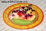 Песочный пирог с жимолостью и творогом