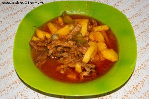 Азу по-татарски из говядины с солеными огурцами