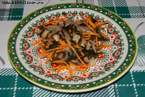 Салат из морской капусты с сельдью