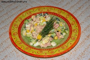 Салат «Нежный тунец» с кукурузой и огурцом