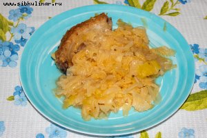 Свиные ребрышки с капустой тушеные