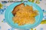 Свиные ребрышки с капустой тушеные
