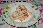 Средиземноморский салат с кускусом, помидорами и фетой