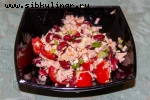 Салат с вареной свининой, красной фасолью и черри