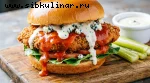 Куриный бургер в панировке с соусом "Буффало"