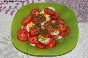 Салат из помидоров и яиц