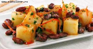 Картофель с перцем чили и фасолью