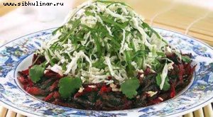 Свекольный салат со щавелем и китайской капустой