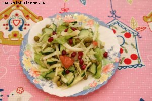 Салат с белокачанной капустой и овощами