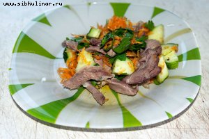 Салат с индейкой и свежей морковью