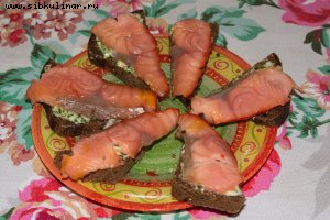 Горячие бутерброды с красной рыбой