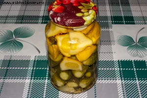 Огурцы с патиссонами квашеные