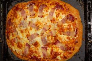 Пицца с копченной колбасой