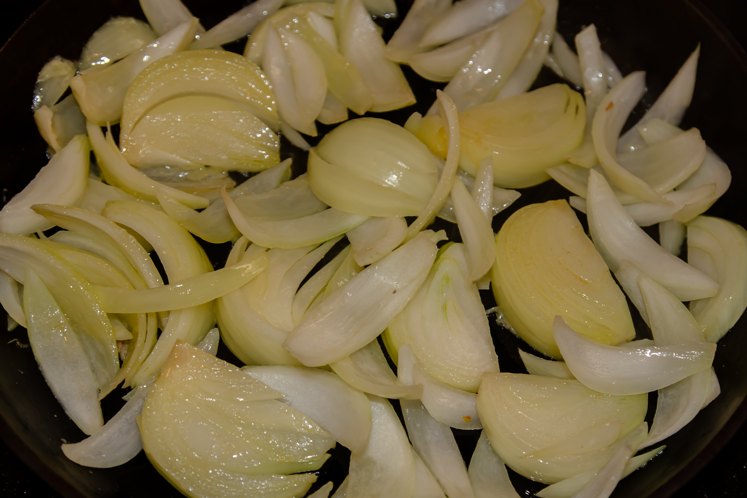 обжарьте лук по рецепту Классический рецепт начинки из говядины и свинины обжаренный лук по рецепту Классический рецепт начинки из говядины и свинины