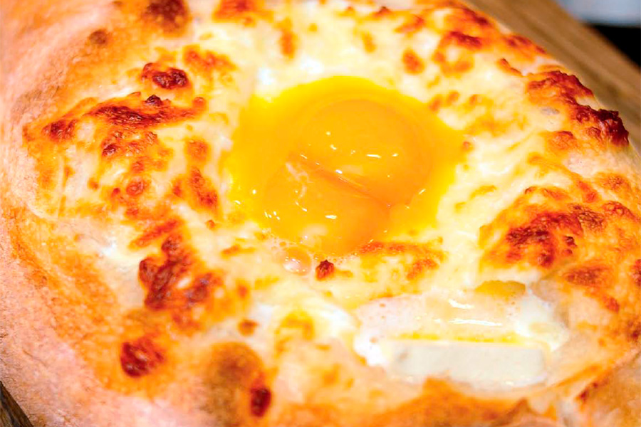 Хачапури по-аджарски