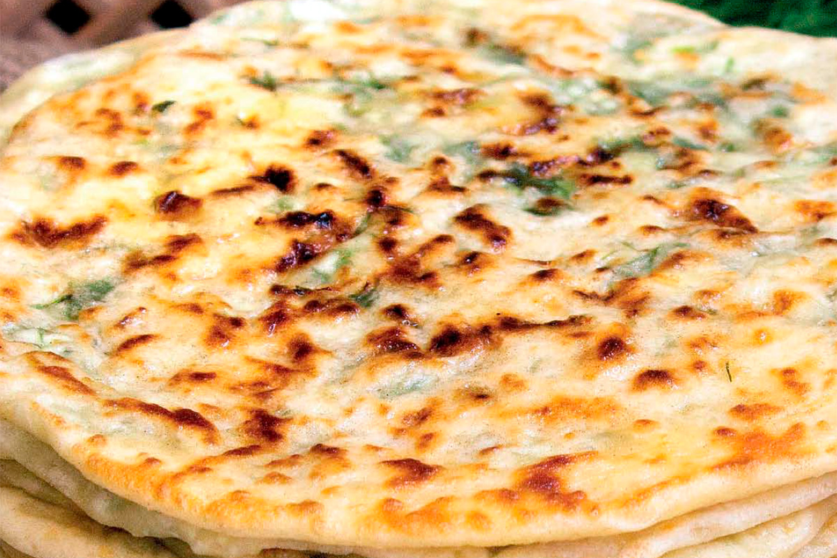 Хычины (лепешки с сыром, картошкой, мясом, творогом)