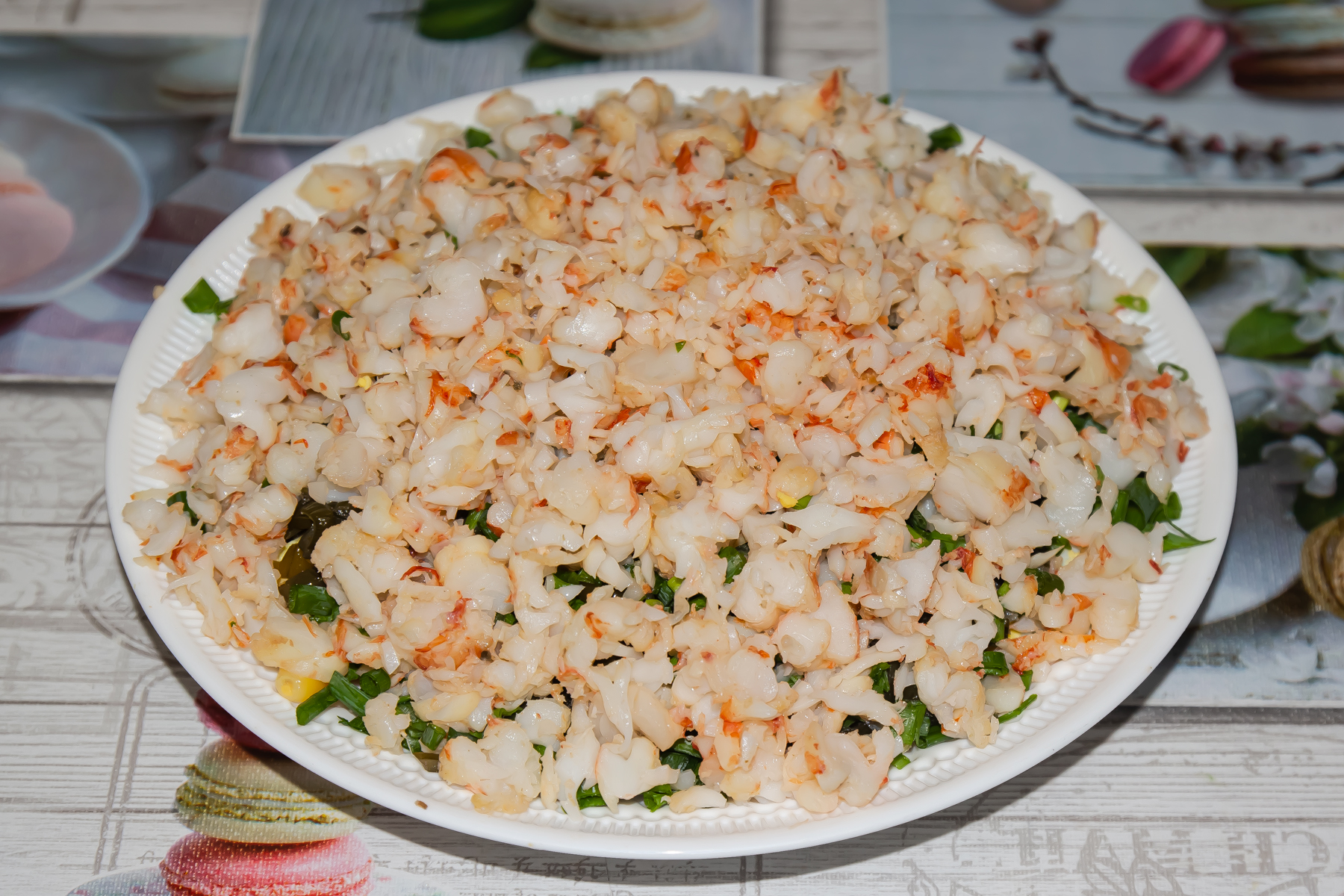 Фото к рецепту Салат с креветками и морской капустой Салат с креветками и морской капустой