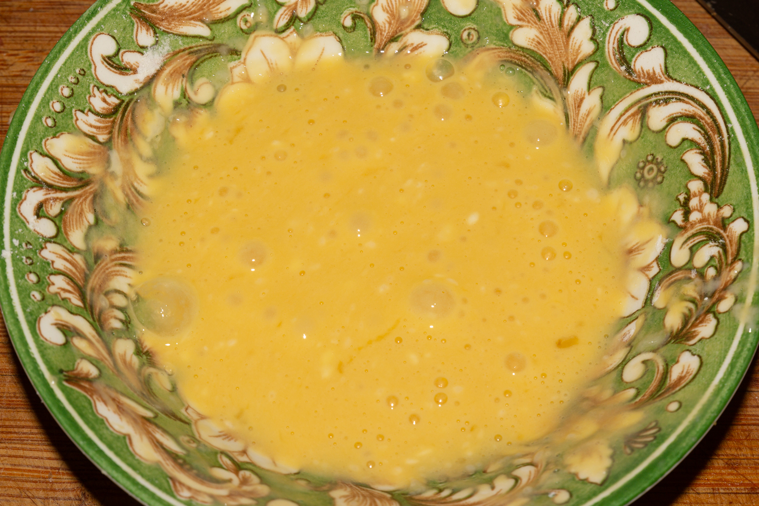 взбитые яйца с мукой по рецепту Шницель с чесноком