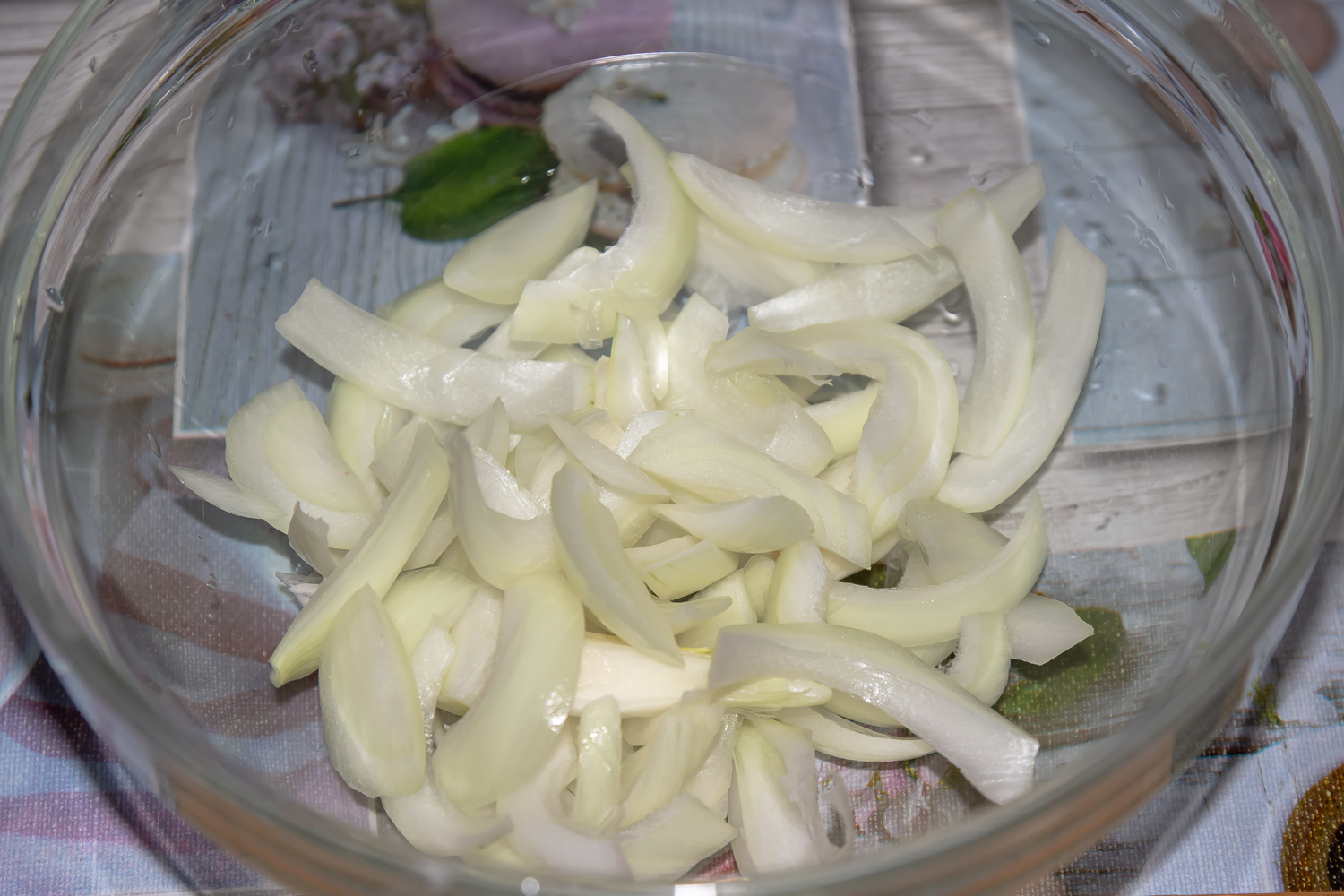 нарезанный лук по рецепту Салат К шашлыку
