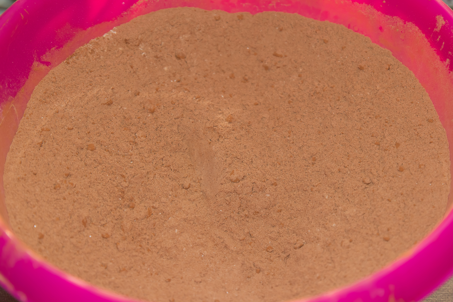 мука с другими продуктами по рецепту Маффины Двойной шоколад