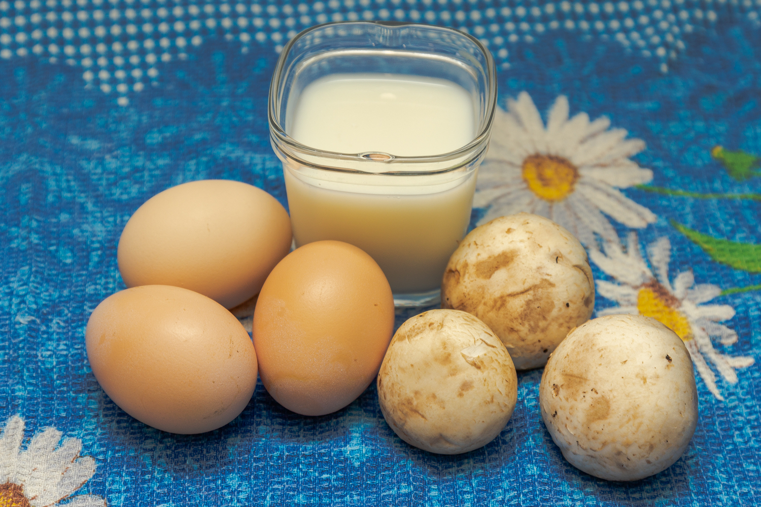 продукты для рецепта Омлет с грибами