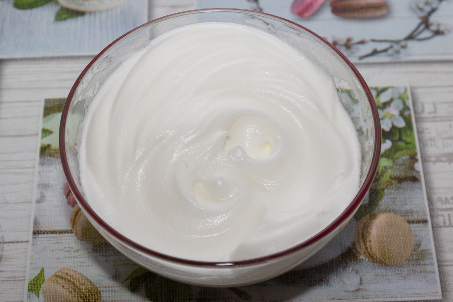 взбитые белки по рецепту Яичное гнездо