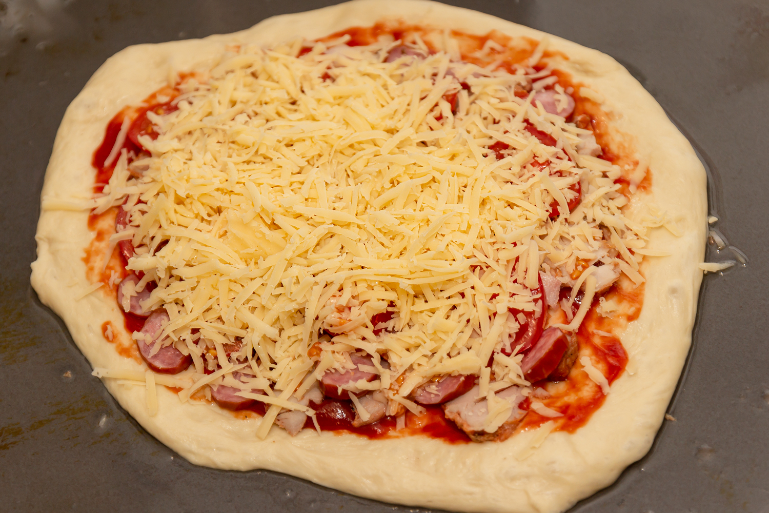 начинка посыпанная сыром по рецепту Мясная пицца