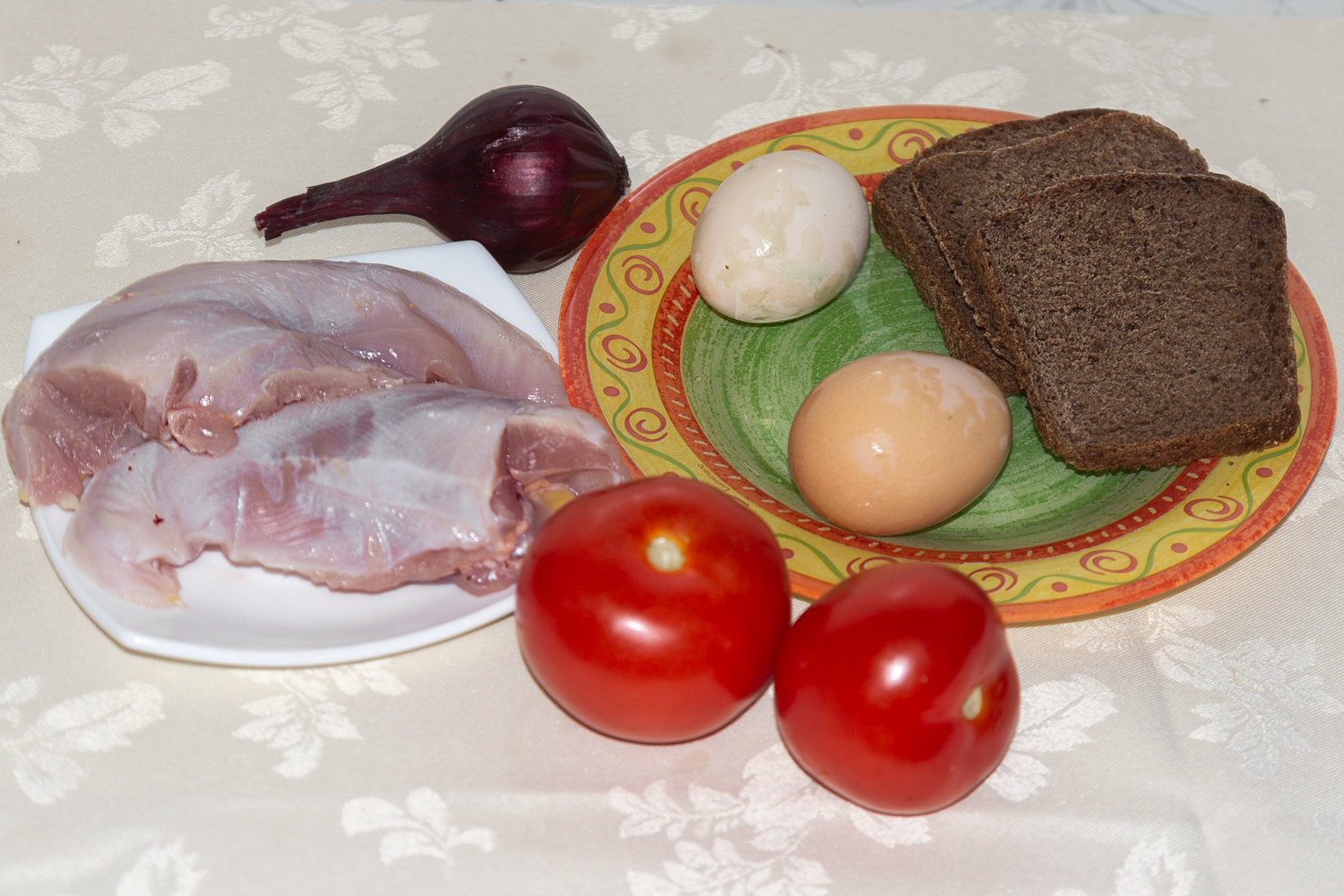 продукты для рецепта Салат из курицы под соусом тартар 