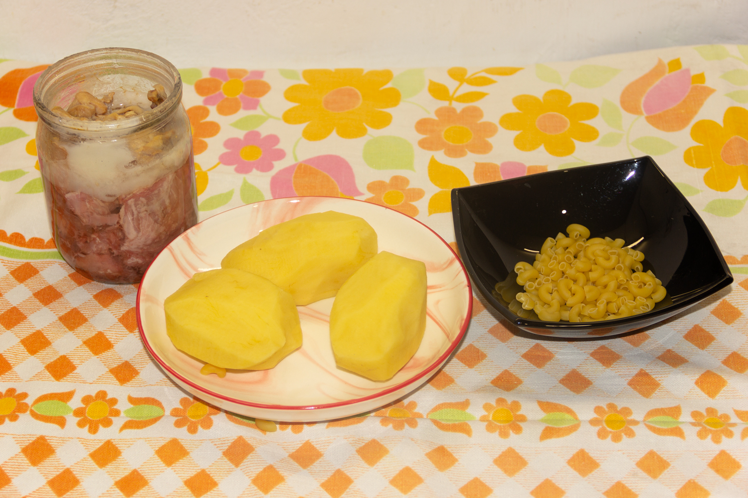 продукты для рецепта Суп с тушенкой и вермишелью