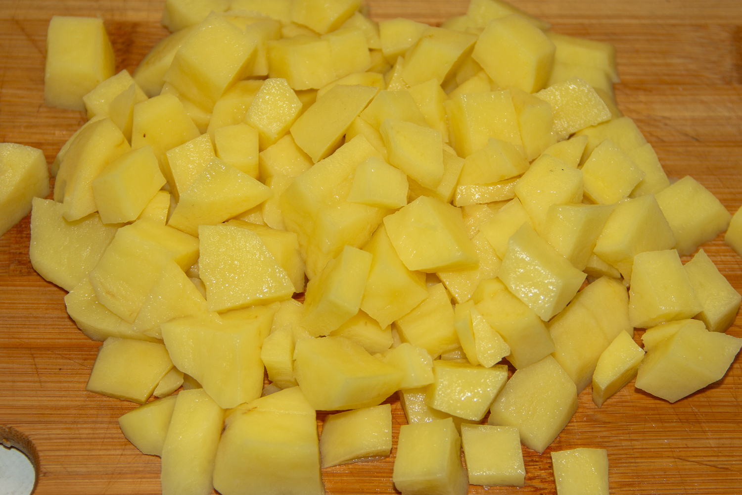 нарезанная картошка по рецепту Суп с тушенкой и вермишелью