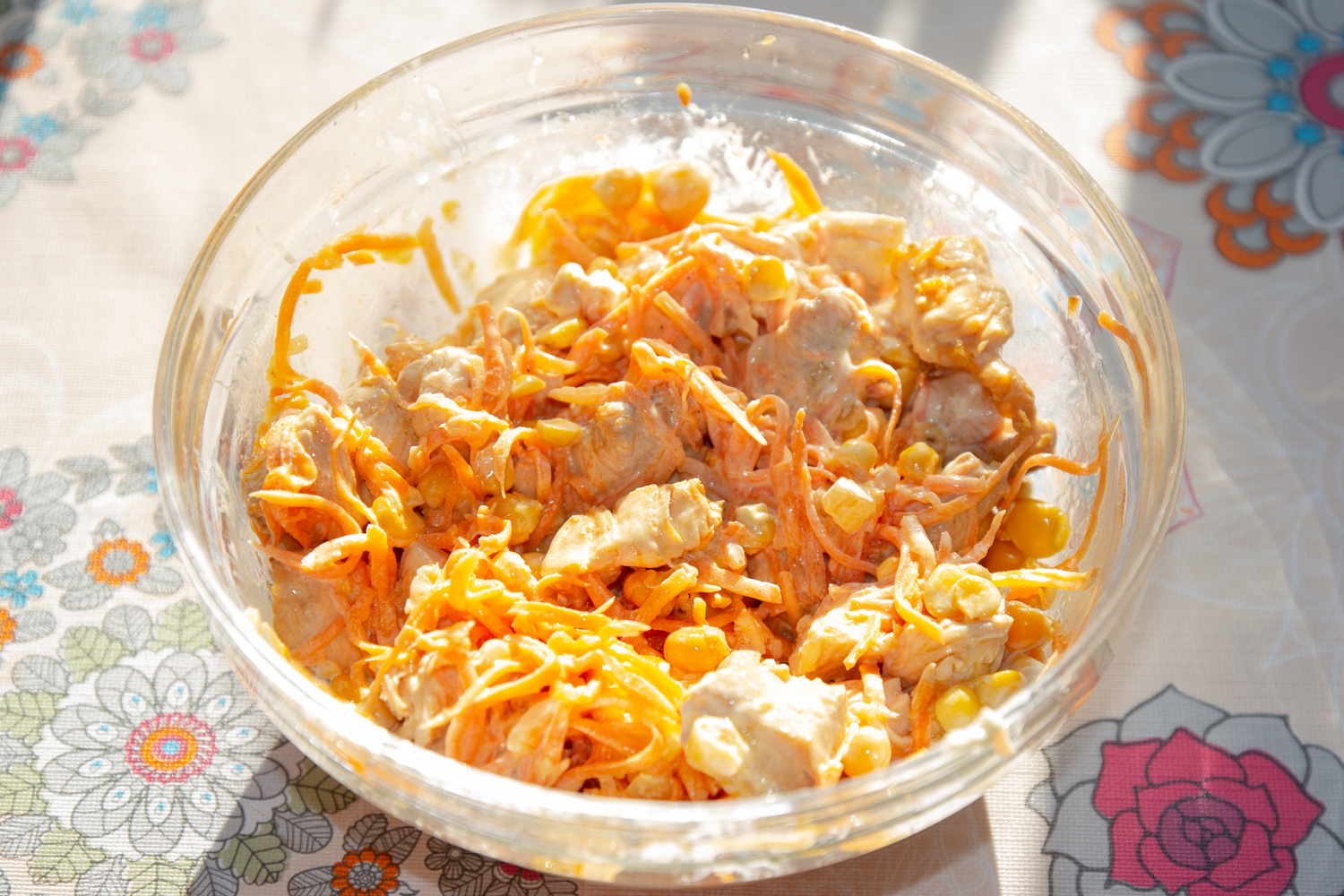 готовый салат по рецепту Салат с курицей, кукурузой и морковью по-корейски
